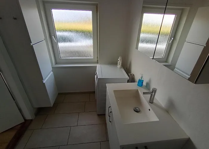 아파트 With Water Views *
